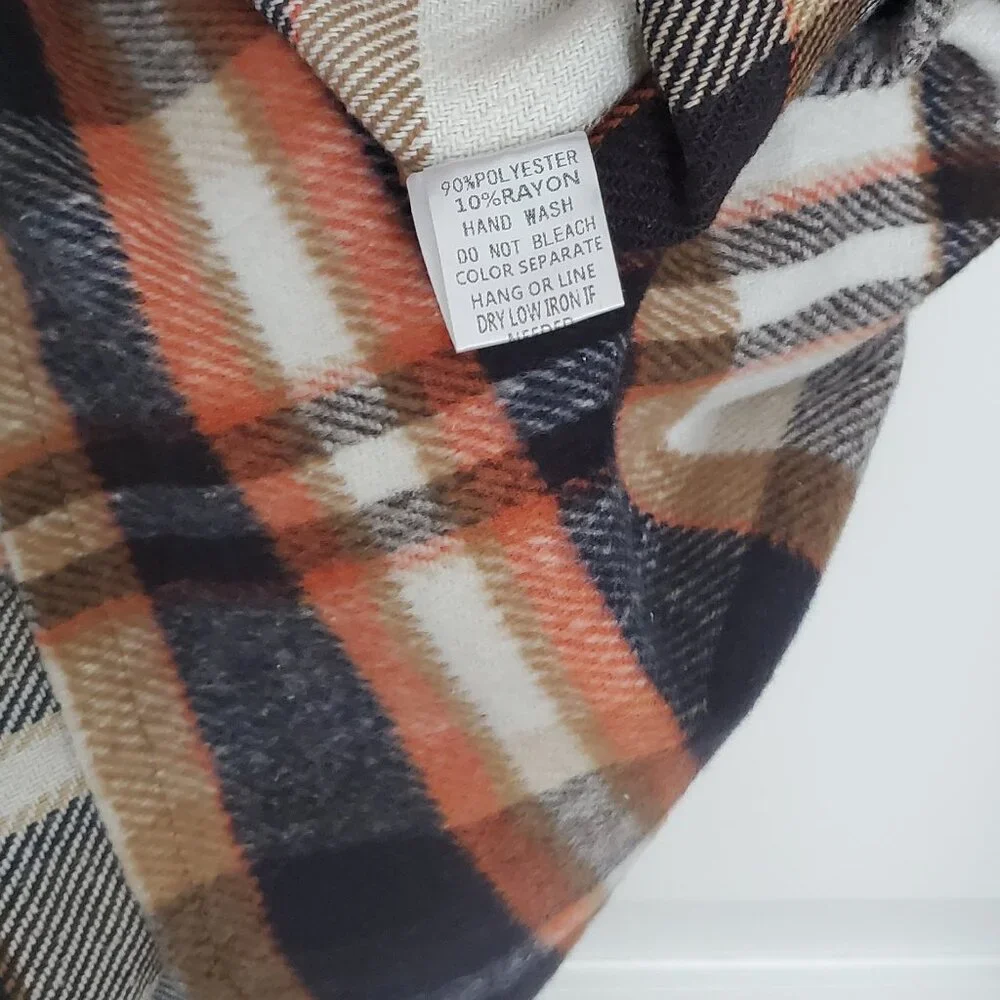 Women's Plaid Shacket - Picture 4 of 4